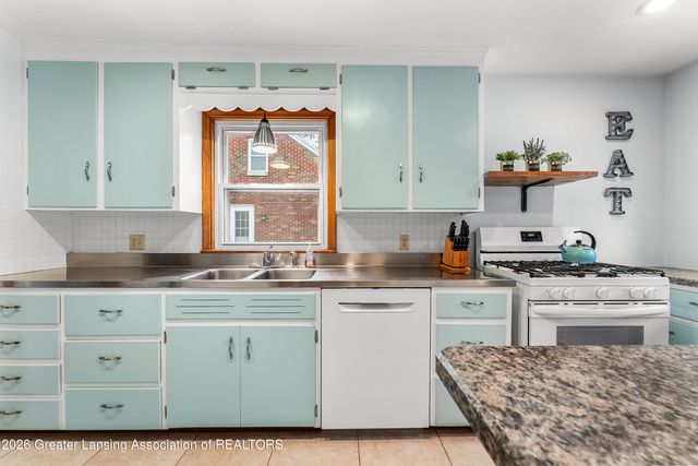 2625 Lasalle Gardens, Lansing, MI 48912