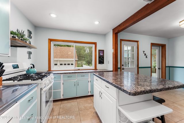 2625 Lasalle Gardens, Lansing, MI 48912