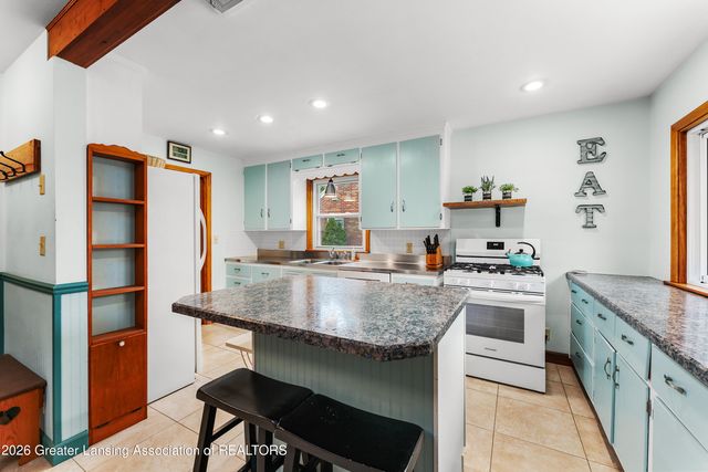 2625 Lasalle Gardens, Lansing, MI 48912