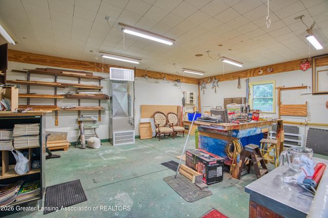 2625 Lasalle Gardens, Lansing, MI 48912