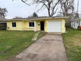 1015 N Roosevelt Street, La Marque, TX 77568