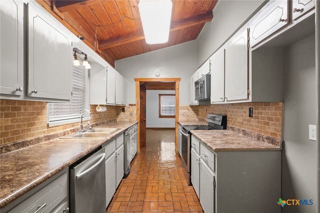 1967 Fleming Prairie Road, Victoria, TX 77905