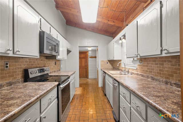 1967 Fleming Prairie Road, Victoria, TX 77905