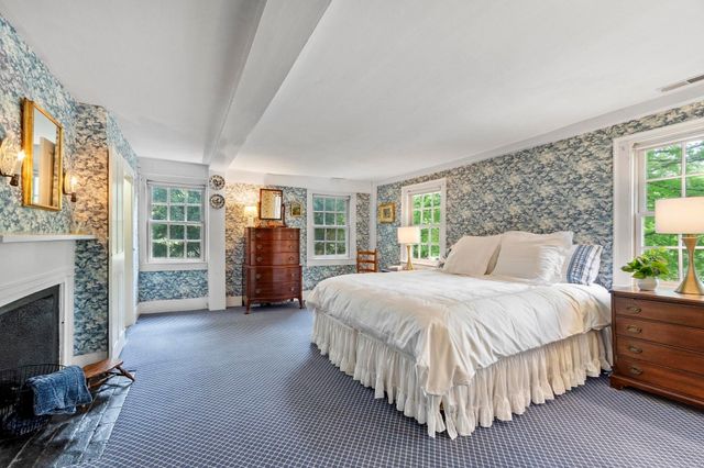 44 Andover St, North Andover, MA 01845