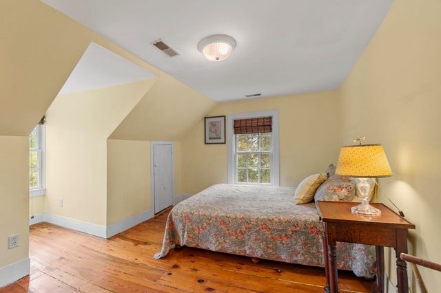 44 Andover St, North Andover, MA 01845