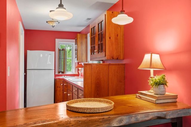 44 Andover St, North Andover, MA 01845