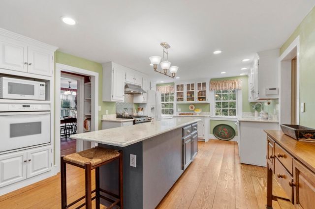 44 Andover St, North Andover, MA 01845
