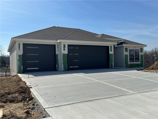 13755 NW 70th Street, Parkville, MO 64152