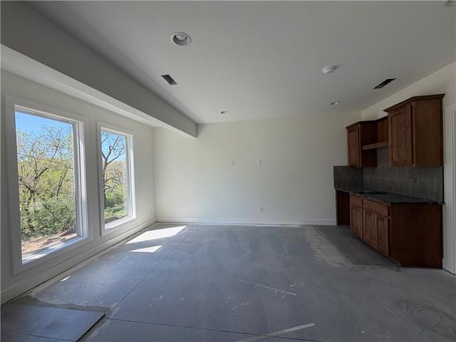 13755 NW 70th Street, Parkville, MO 64152
