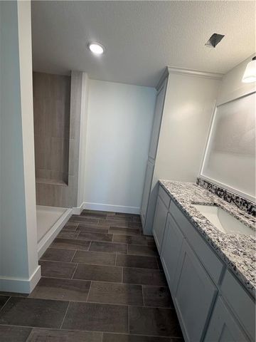 13755 NW 70th Street, Parkville, MO 64152