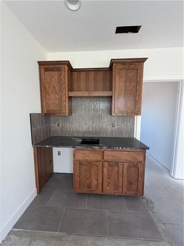 13755 NW 70th Street, Parkville, MO 64152