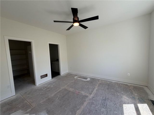 13755 NW 70th Street, Parkville, MO 64152