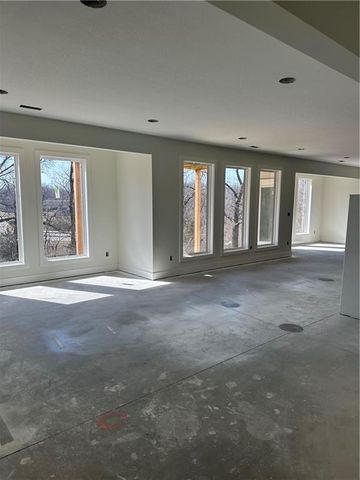 13755 NW 70th Street, Parkville, MO 64152