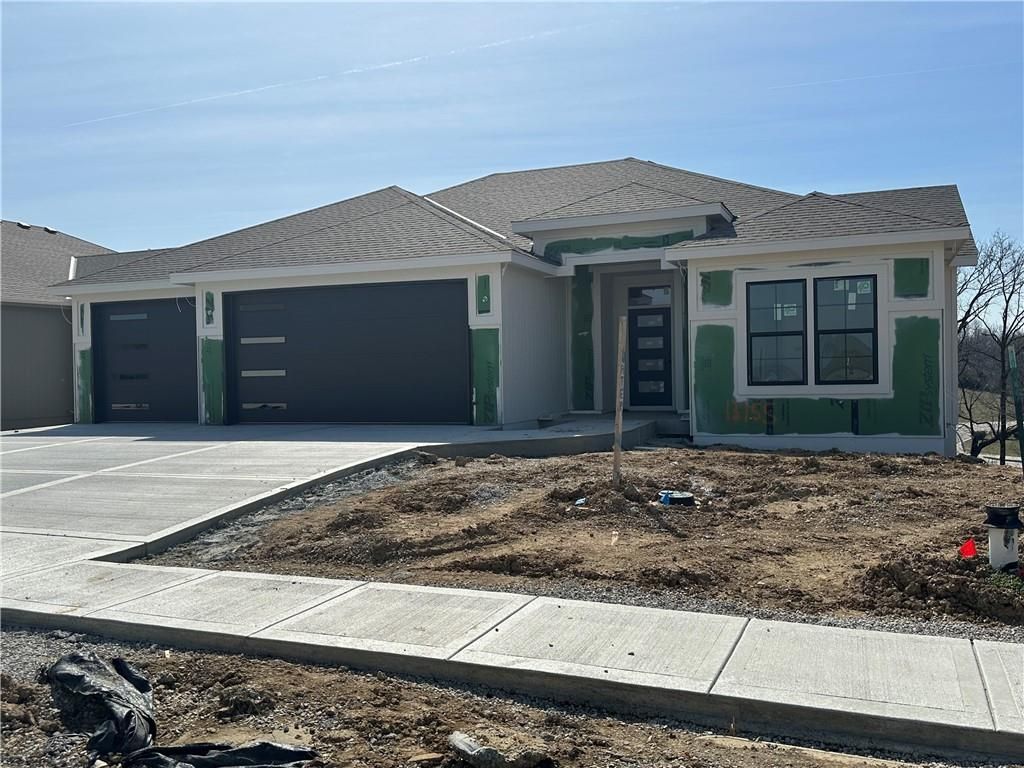 13755 NW 70th Street, Parkville, MO 64152