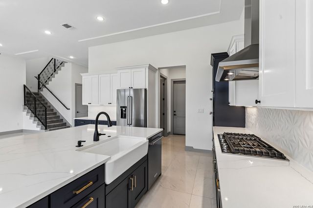 5226 BREEZE WAY, San Antonio, TX 78249
