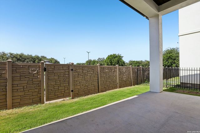 5226 BREEZE WAY, San Antonio, TX 78249