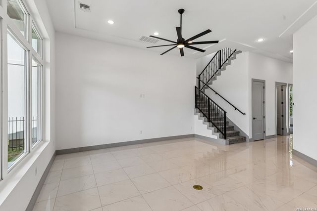 5226 BREEZE WAY, San Antonio, TX 78249
