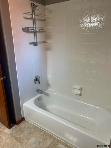 17212 Chutney Drive, Omaha, NE 68136