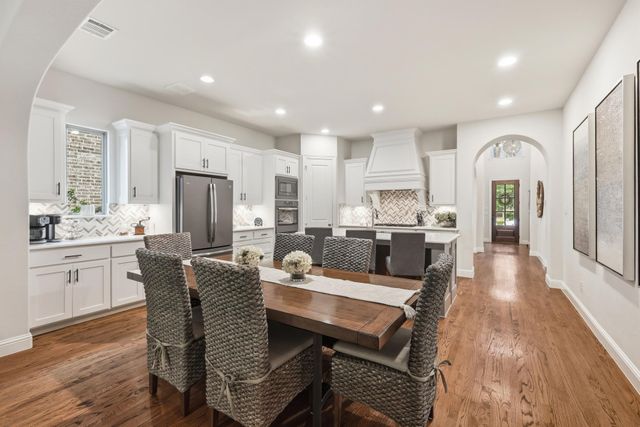 342 Hill Creek Lane, Grapevine, TX 76051