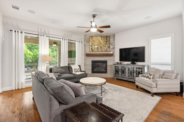 342 Hill Creek Lane, Grapevine, TX 76051