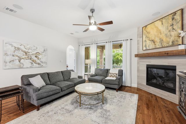 342 Hill Creek Lane, Grapevine, TX 76051