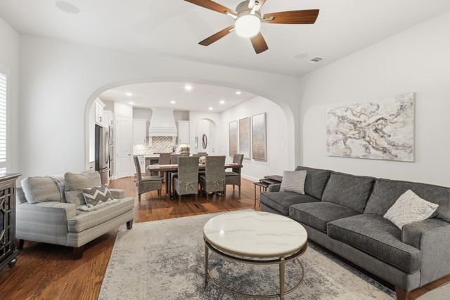 342 Hill Creek Lane, Grapevine, TX 76051