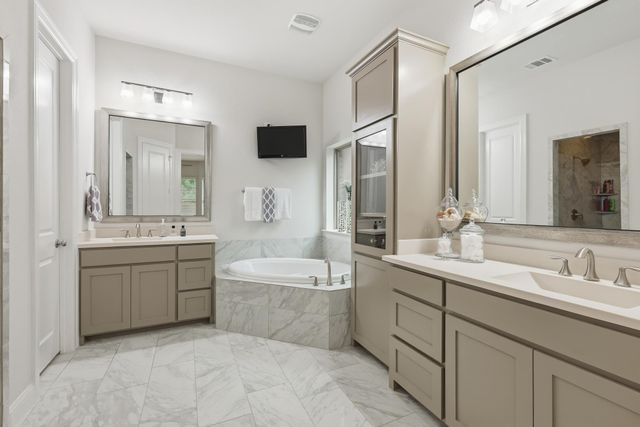 342 Hill Creek Lane, Grapevine, TX 76051