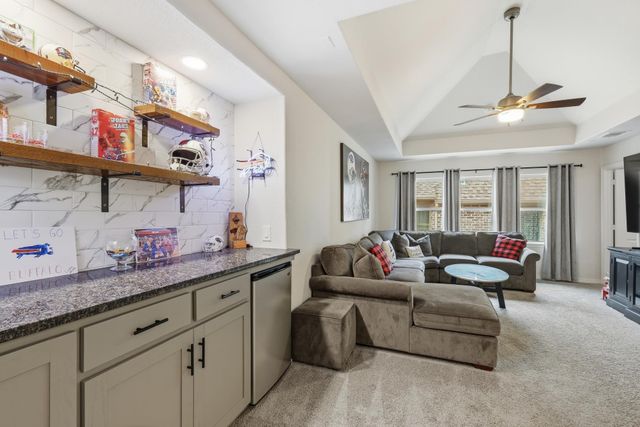 342 Hill Creek Lane, Grapevine, TX 76051