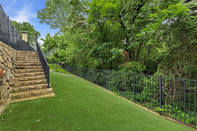 342 Hill Creek Lane, Grapevine, TX 76051