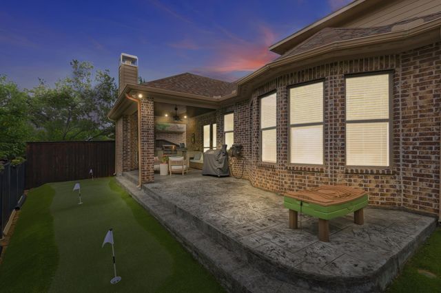 342 Hill Creek Lane, Grapevine, TX 76051