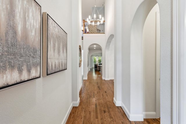 342 Hill Creek Lane, Grapevine, TX 76051