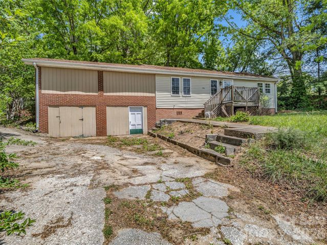 1916 Old Spartanburg Road, Hendersonville, NC 28792