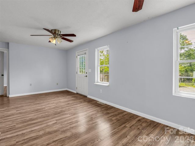 1916 Old Spartanburg Road, Hendersonville, NC 28792