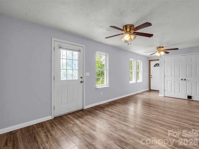 1916 Old Spartanburg Road, Hendersonville, NC 28792