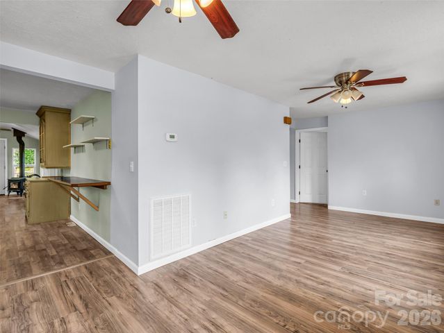 1916 Old Spartanburg Road, Hendersonville, NC 28792