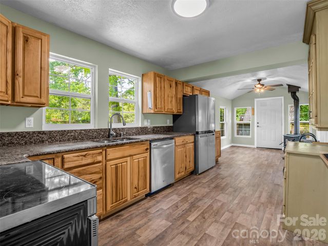1916 Old Spartanburg Road, Hendersonville, NC 28792