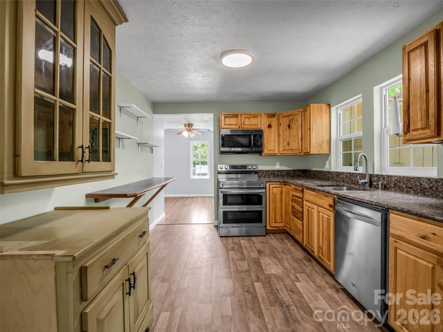 1916 Old Spartanburg Road, Hendersonville, NC 28792