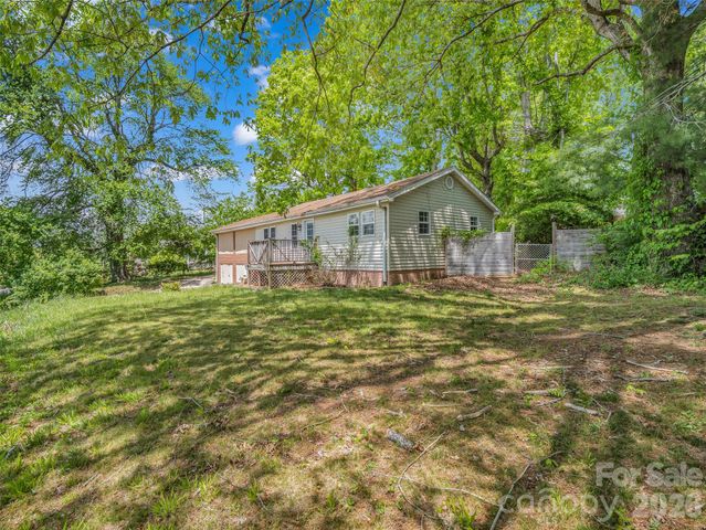 1916 Old Spartanburg Road, Hendersonville, NC 28792