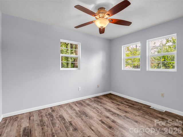 1916 Old Spartanburg Road, Hendersonville, NC 28792