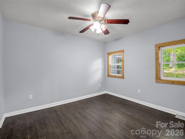 1916 Old Spartanburg Road, Hendersonville, NC 28792
