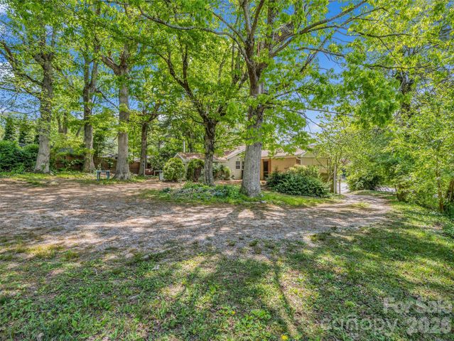 1916 Old Spartanburg Road, Hendersonville, NC 28792