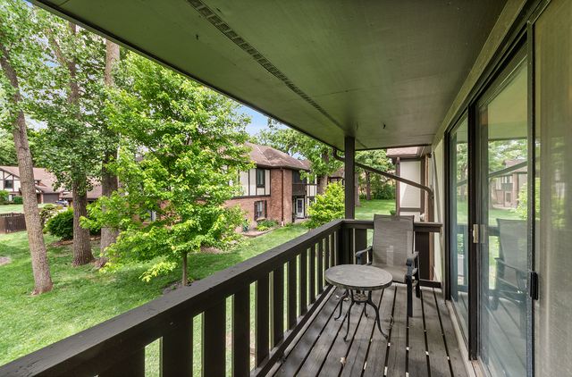 11240 Sycamore Lane 60D, Palos Hills, IL 60465