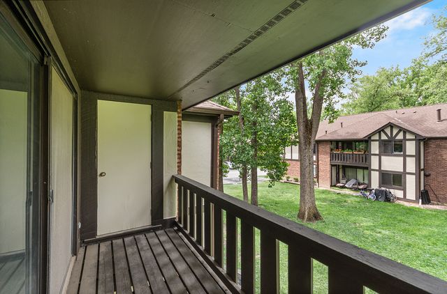 11240 Sycamore Lane 60D, Palos Hills, IL 60465