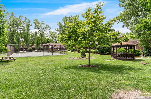 11240 Sycamore Lane 60D, Palos Hills, IL 60465