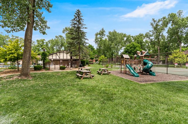 11240 Sycamore Lane 60D, Palos Hills, IL 60465