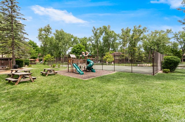 11240 Sycamore Lane 60D, Palos Hills, IL 60465