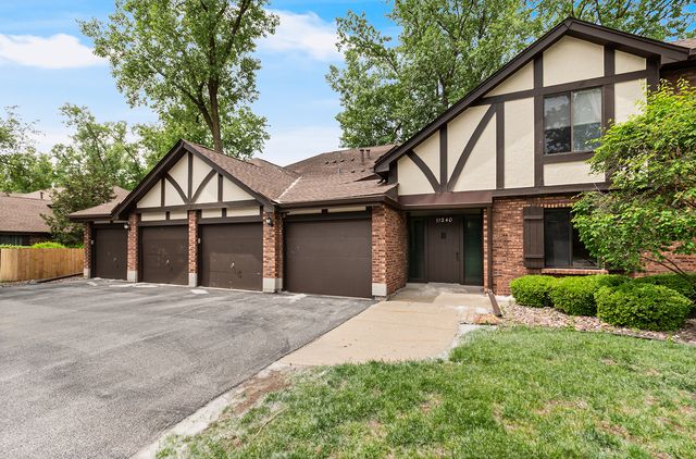 11240 Sycamore Lane 60D, Palos Hills, IL 60465