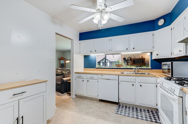 11240 Sycamore Lane 60D, Palos Hills, IL 60465
