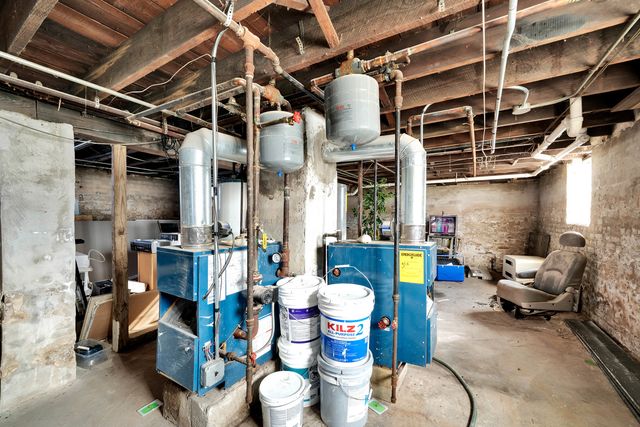 1915 VERMONT Street, Blue Island, IL 60406