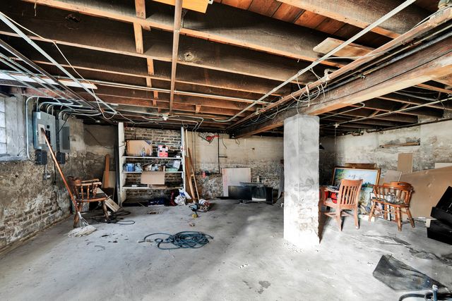 1915 VERMONT Street, Blue Island, IL 60406